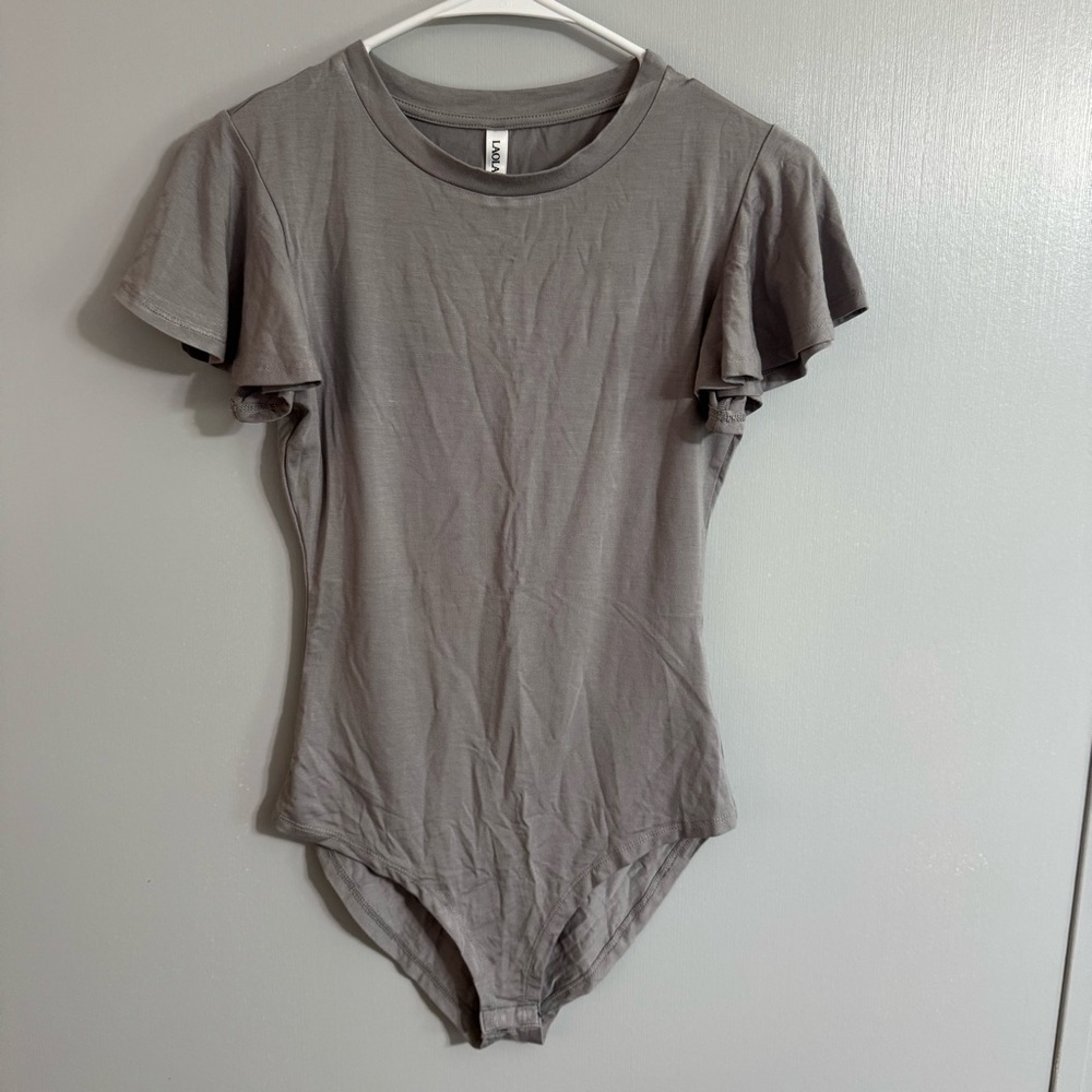 Amazon Gray Short Sleeve Bodysuit Size Small